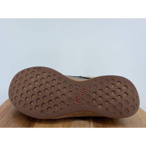 Taos Future Charcoal Gray Suede Faux Fur Lined Clog Mules Womens Size 9 - Picture 9 of 11